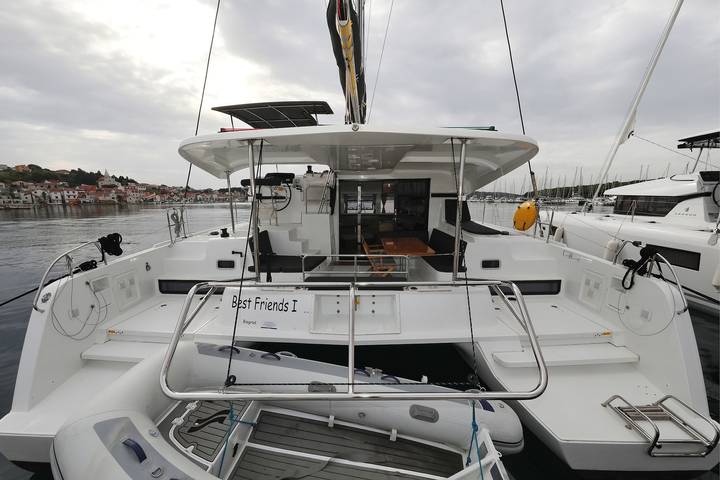 Boat for 8 people in England