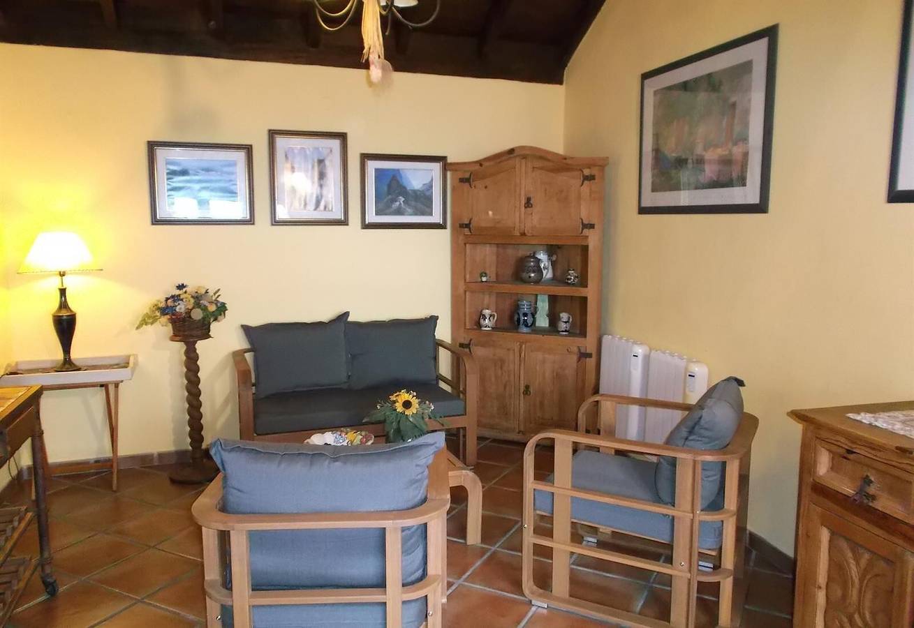 Apartamento inteiro, Apartamento "Apartamentos Monasterio de San Antonio No. 4" com varanda privada e vista para o mar in El Amparo, Icod de los Vinos