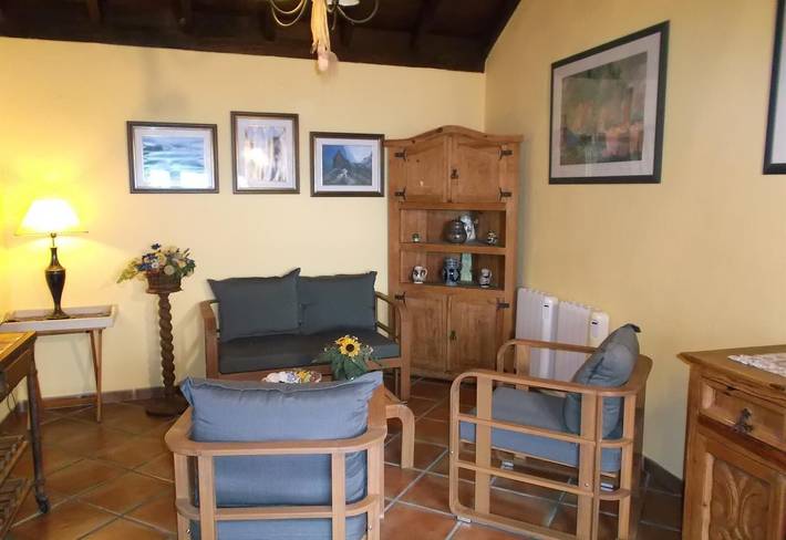 Apartamento entero, Vivienda vacacional "Apartamentos Monasterio de San Antonio No. 4" con balcón  privado, vista al mar in El Amparo, Icod de los Vinos