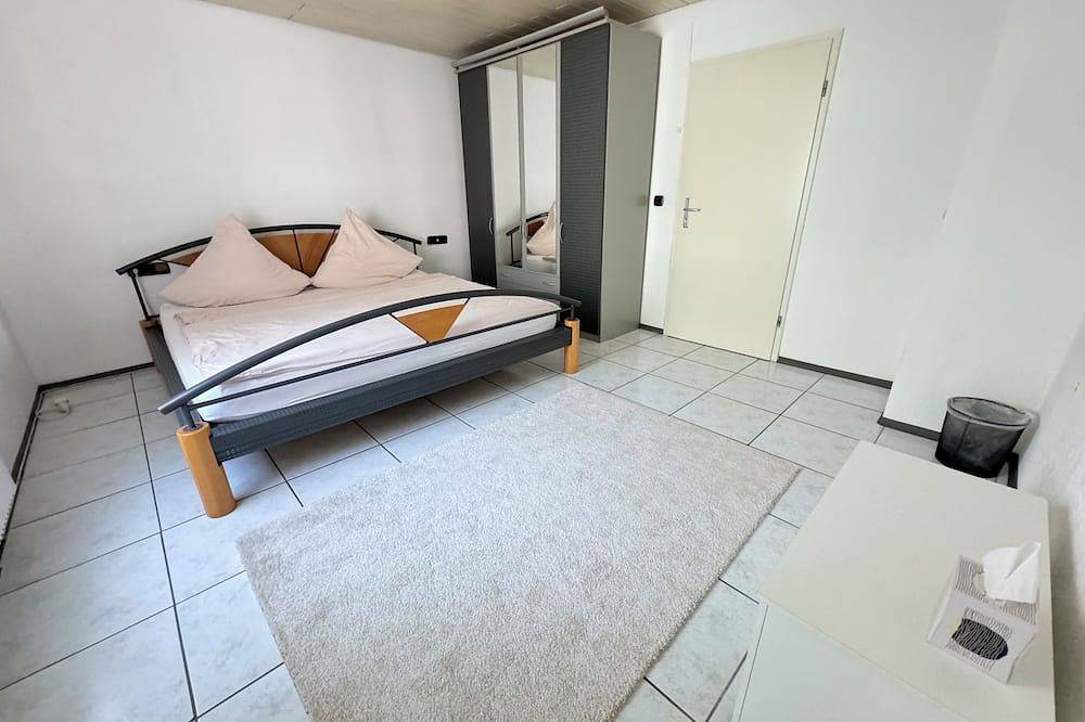 Ganze Wohnung, H&H Home - Quite and Central Apartment near Park in Sindelfingen in Sindelfingen, Landkreis Böblingen