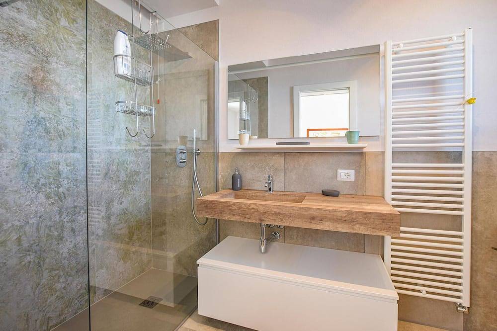 Beautiful home in Lazise in Lazise, Prealpi Gardesane