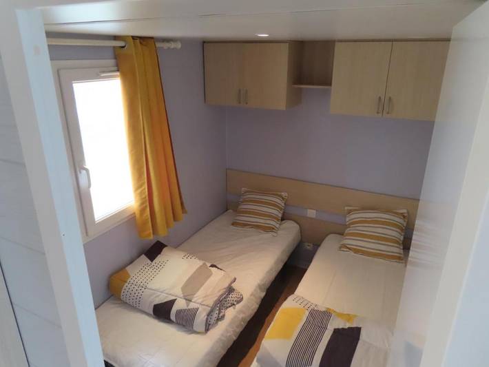 Camping pour 6 personnes, avec jardin et piscine ainsi que terrasse et vue, animaux acceptés