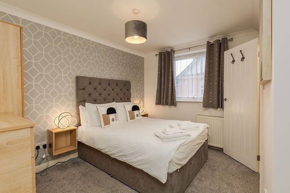 Entire apartment, Bright Stylish 2 Bed Flat - First Floor - Sleeps 4 in Watford, Hertfordshire