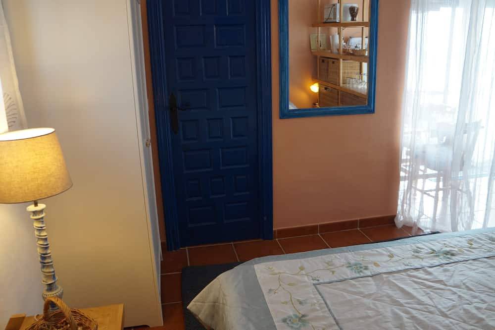 Ganze Wohnung, Great 1 Bedroom Studio with wonderful views, Swimming Pool and Jacuzzi in Comares, Málaga Provinz