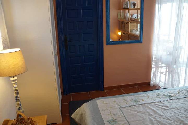 Ganze Wohnung, Great 1 Bedroom Studio with wonderful views, Swimming Pool and Jacuzzi in Comares, Cordillera Penibética