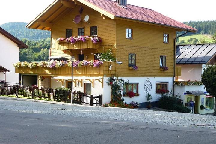 Ganze Wohnung, Ferienwohnung mit Grillmöglichkeit und kostenlosem WLAN in Bayerisch Eisenstein, Arberland