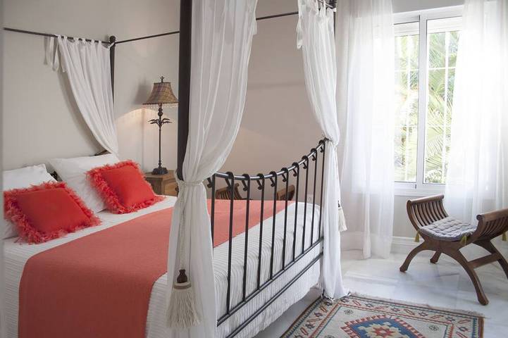 Luxury Villa With Gardens And Pool With Sea Water in El Puerto de Santa María, Costa de la Luz