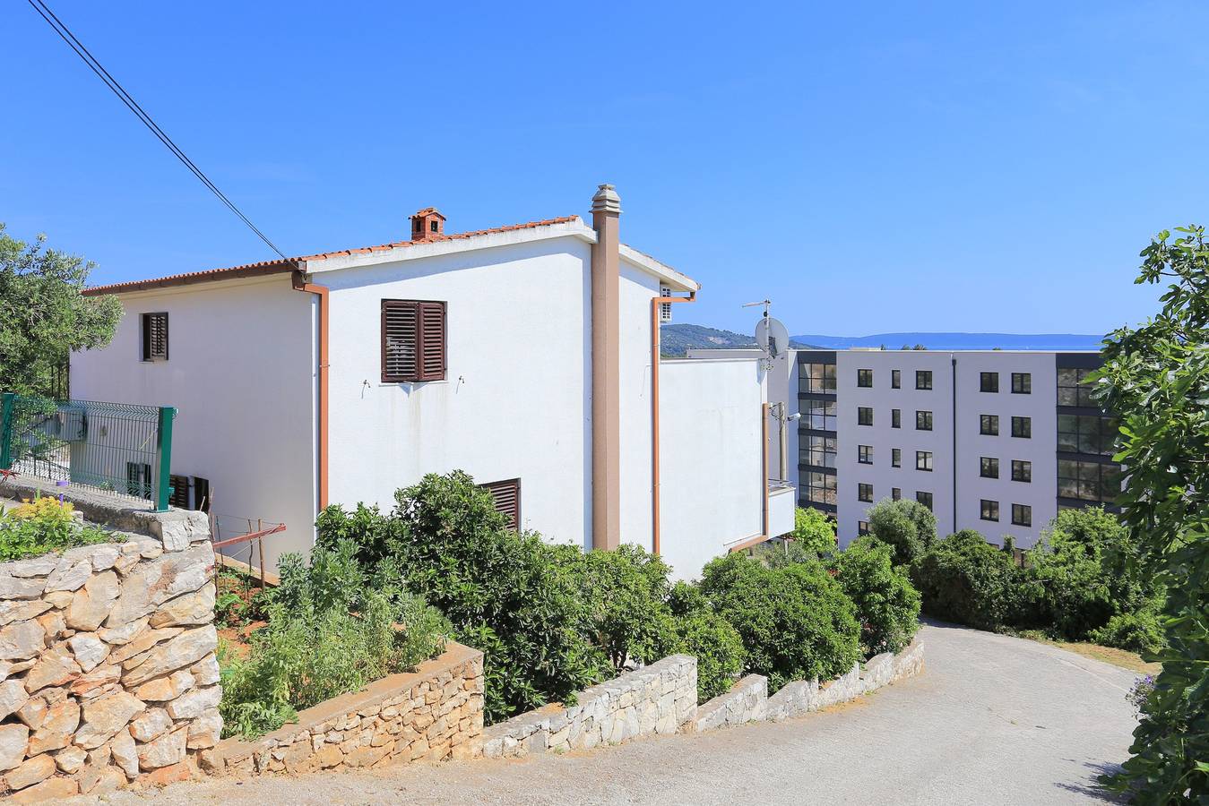 Ganze Wohnung, Two bedroom apartment with terrace and sea view Seget Vranjica, Trogir A-11273-a in Seget Vranjica, Split-Dalmatien