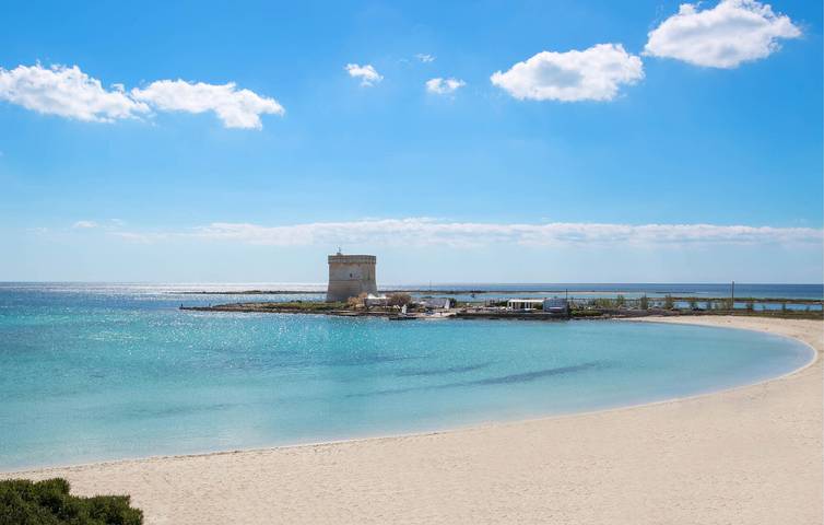 Ganze Ferienwohnung, Urlaub am Meer: Ferienwohnung mit Garten, Parkplatz und 1,5 km Entfernung zum Strand von Torre Lapillo in Scala di Furno, Porto Cesareo