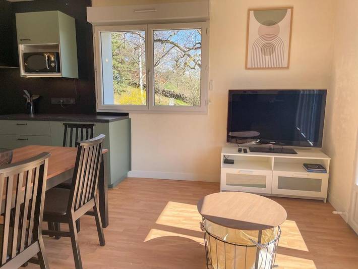 Location de vacances pour 6 personnes, avec jardin et vue à Coubon