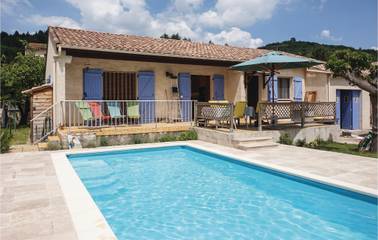 Gîte pour 6 personnes, avec piscine ainsi que jardin et terrasse à Le Poujol-sur-Orb