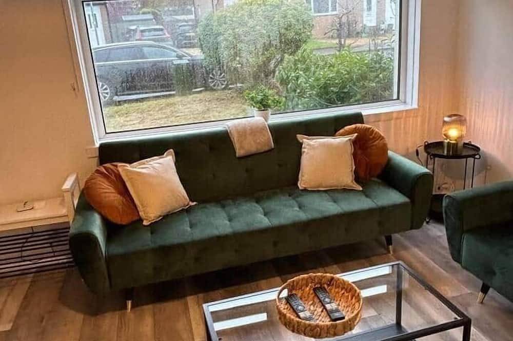 Ganze Wohnung, 3Br Home • Sleeps 10 • Private Drive • Near Park in Ost Renfrewshire