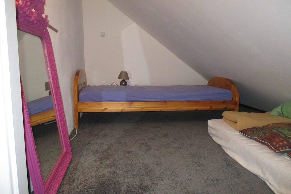 Appartement entier, Chez Bari, grand studio récent in Bourbon-l'Archambault, Allier