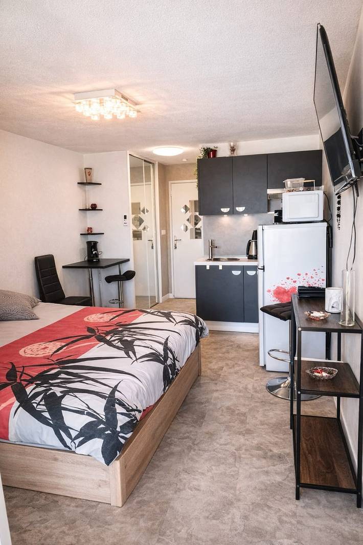 Gîte pour 2 personnes, avec piscine et terrasse