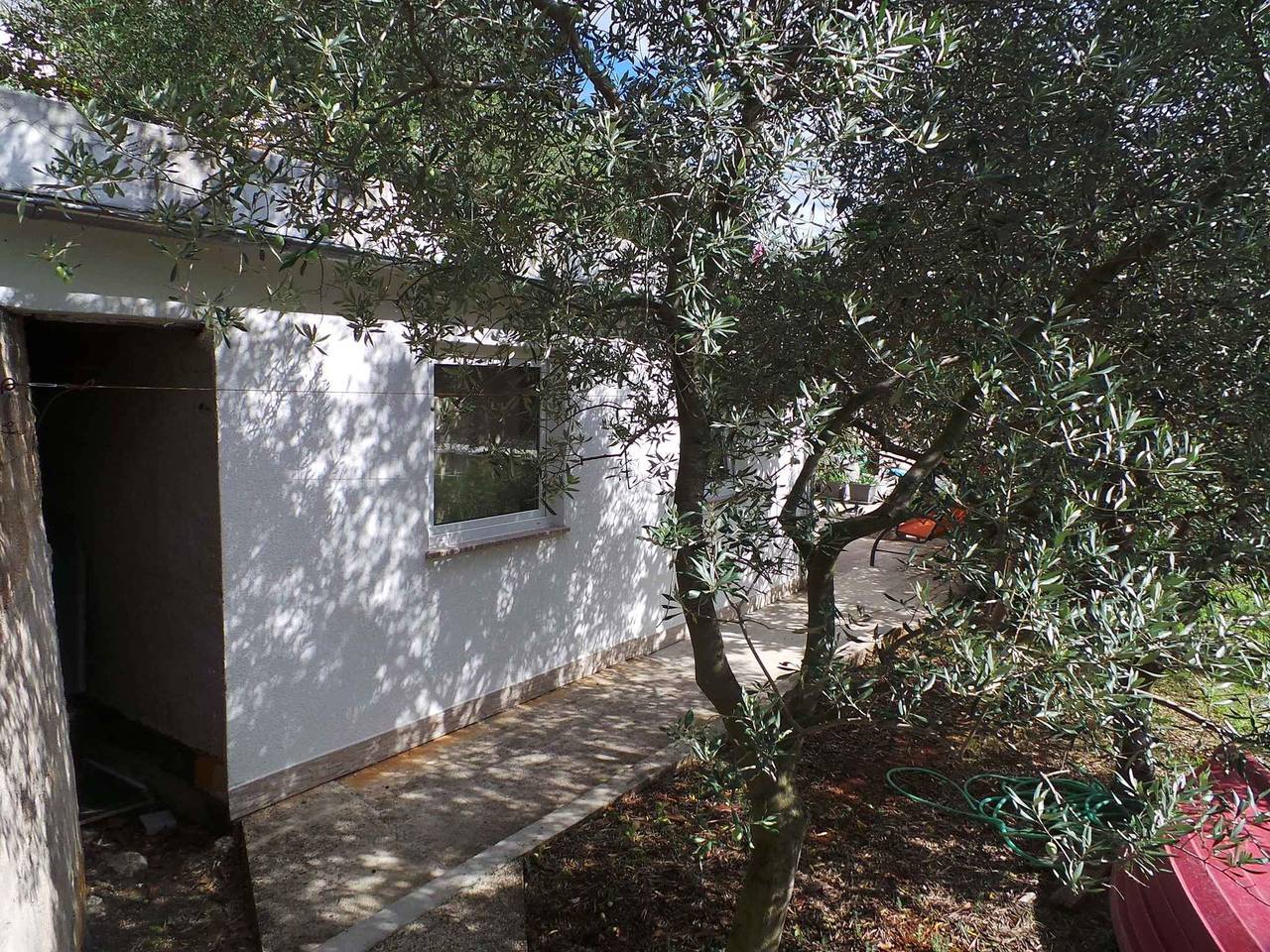 Ganzes Studio, Studio mit Garten, nur 30m vom Meer  in Omisalj, Krk