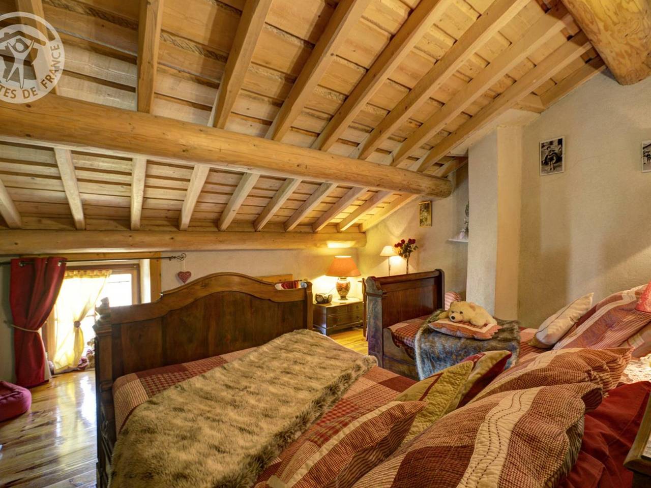 Charming Stone Village House with Modern Amenities, Pet-Friendly, Perfect for Outdoor Activities in Estivareilles, Montbrison