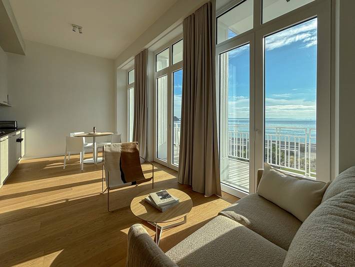 Gîte pour 2 personnes, avec vue sur l’océan ainsi que jardin et balcon, adapté aux familles dans Plage Tresmeur - 2