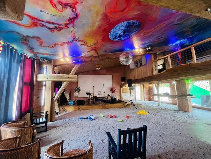 Location de vacances pour 21 personnes, avec Jacuzzi ainsi que Terrasse et Vue à Courgeac
