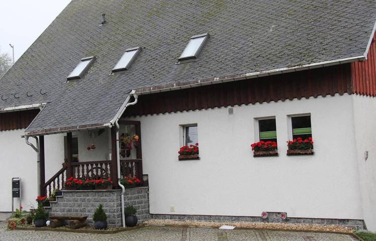Ferienwohnung für 2 Personen, mit Balkon und Whirlpool sowie Garten und Pool in Frauenstein