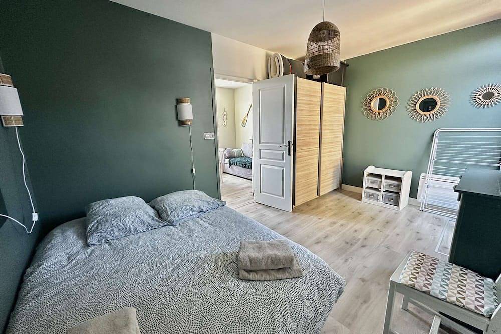 Entire apartment, L'Émeraude, apartment with terrace near the beach in Asnelles, Côte de Nacre