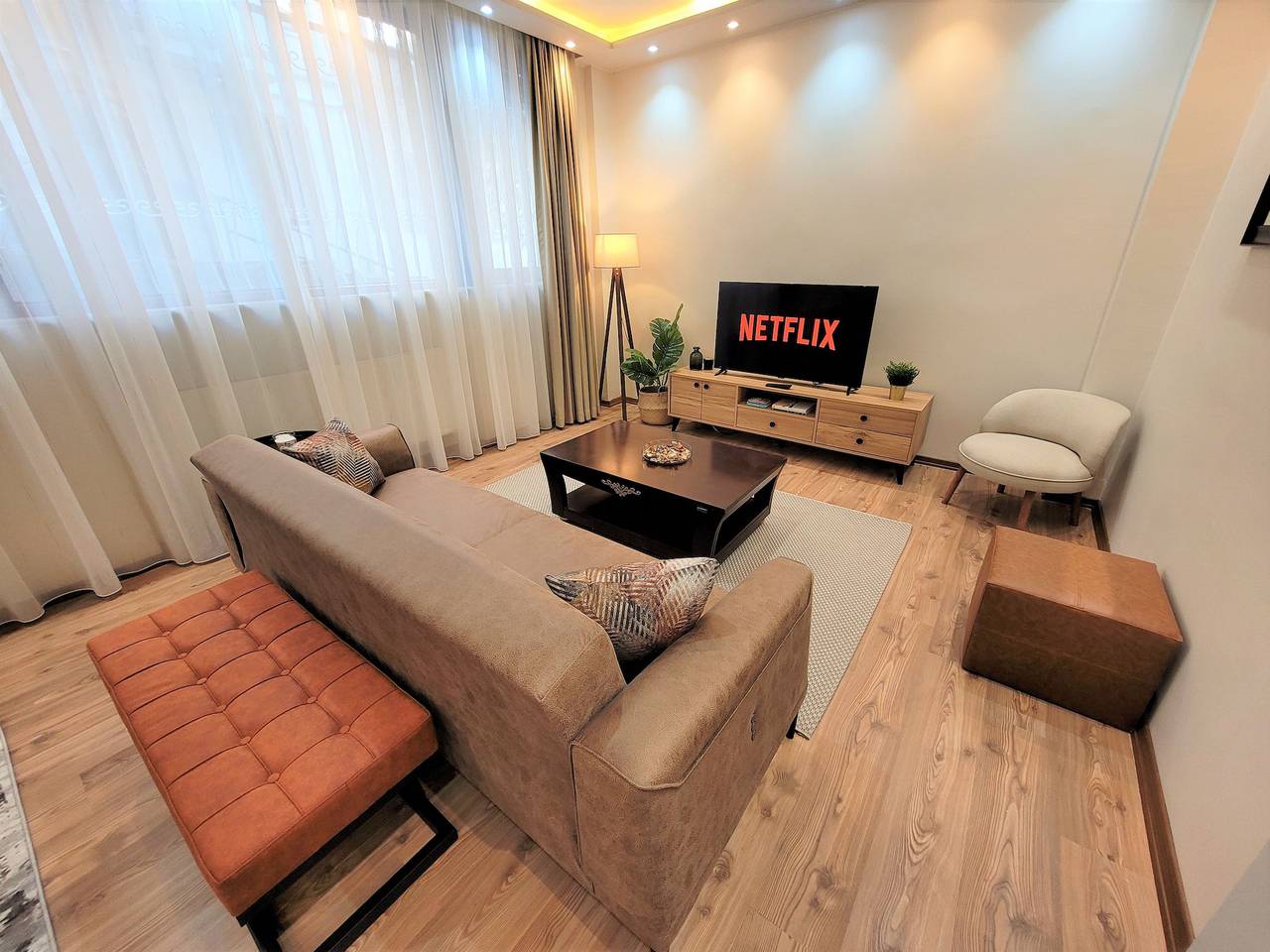 Ganze Wohnung, Cihangir 3Br Apt Stylish & Central in Beyoğlu, Istanbul
