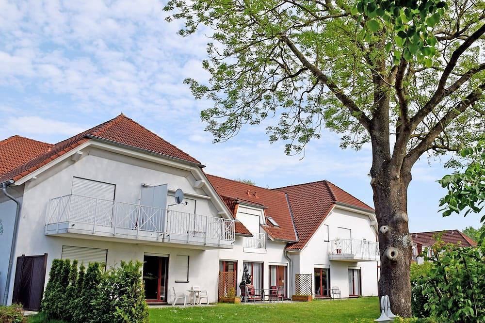 Ganze Wohnung, Ferienwohnung Johanna Terrasse und Gartenblick - Ferienwohnung Johanna mit in Gustow, Stralsund Umland