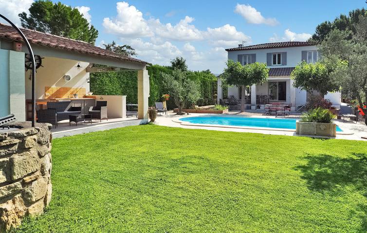 Location de vacances pour 6 personnes, avec terrasse au Parc naturel régional des Alpilles - 2