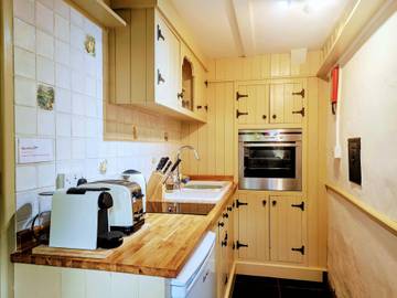 Log Cabin for 2 People in South-Wales, Carmarthenshire, Photo 4
