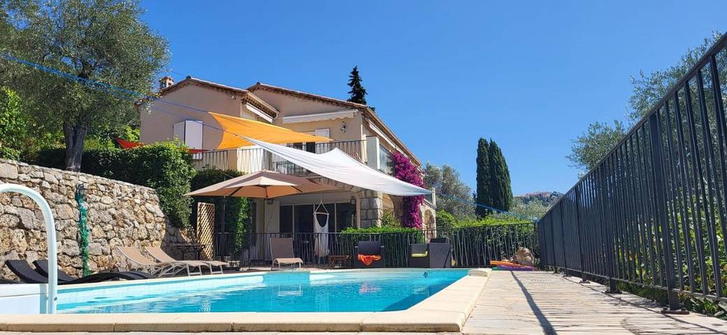 Location de vacances pour 4 personnes, avec vue sur le lac et piscine ainsi que jardin et vue à Spéracèdes - 3