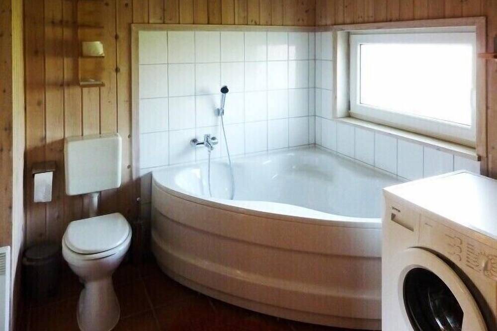 Geräumiges und gemütlich eingerichtetes Ferienhaus mit Sauna und Kamin in Wesselburenerkoog, Dithmarschen