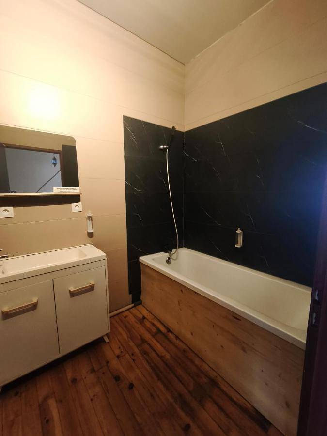 Suite with Hot Tub in Charavines, Région de La Tour-du-Pin