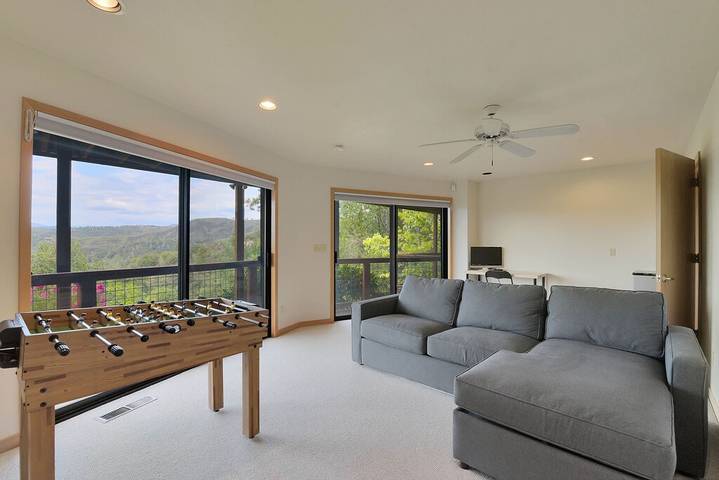 Vacation rental for 13 people, with terrace in Murphys