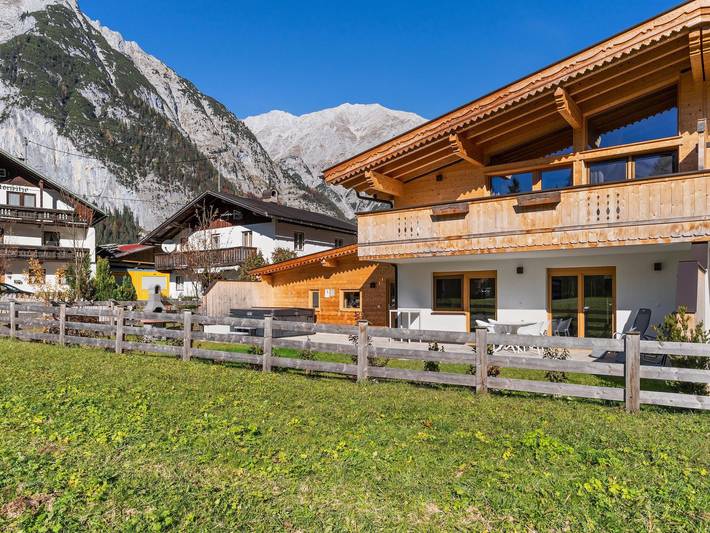 Ferienhaus für 10 Personen, mit Balkon und Terrasse sowie Garten und Sauna in Leutasch