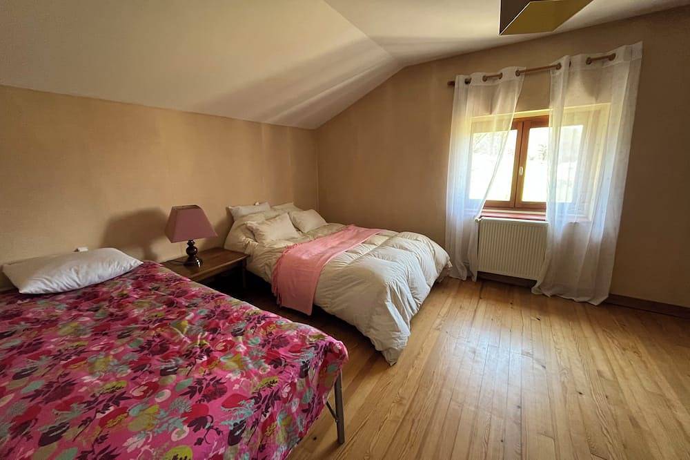Gîte nature et sérénité 9 personnes in Tours-sur-Meymont, Parc Naturel Régional Livradois-Forez
