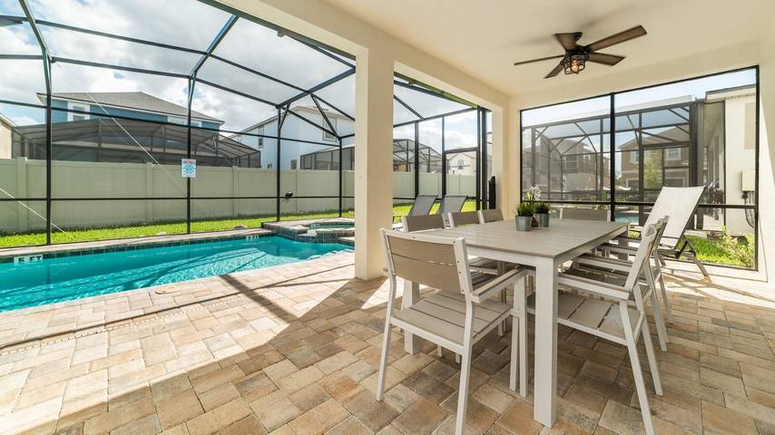Villa for 10 people, with pool and yard as well as children pool in Florida