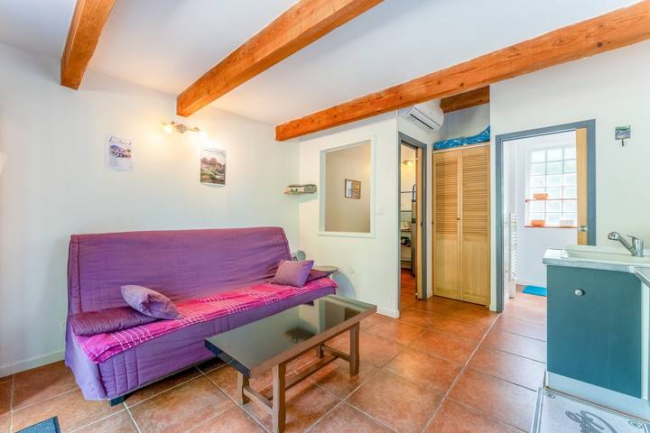 Holiday Home 'Les Taillades' with Shared Pool, Private Terrace and Wi-Fi in Mialet, Cévennes