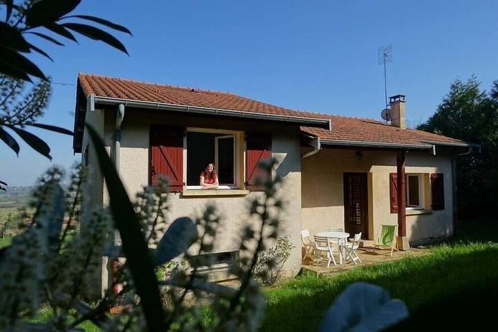 Gîte pour 6 personnes, avec piscine et jardin à Frontenas