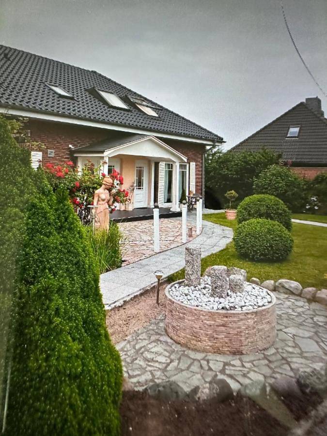 Ferienwohnung für 4 Personen, mit Terrasse und Garten sowie Seeblick und Ausblick in Westerholz