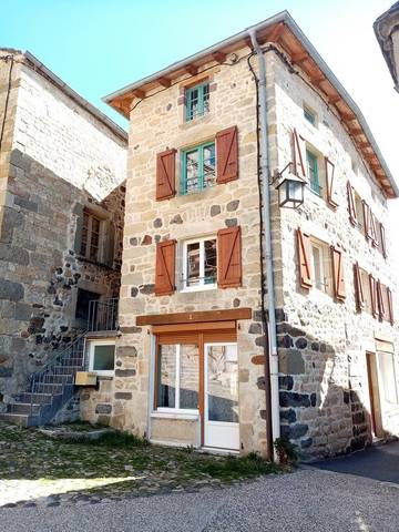 Gîte pour 11 personnes, avec terrasse à Saint-Julien-Chapteuil