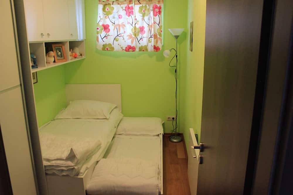 Ganze Wohnung, Perfekter Strandurlaub in einem abgelegenen traditionellen Steinhaus mit Pool in Marusici, Split-Dalmatien