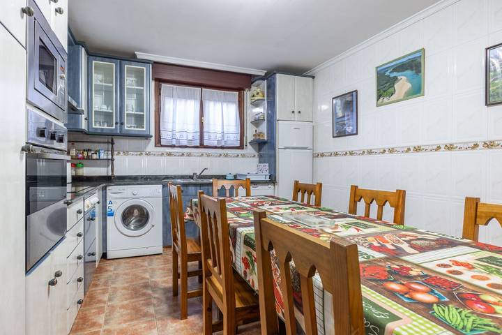Casa Vacacional Angela con Terraza Privada, Balcón y Wi-Fi in Isla, Arnuero