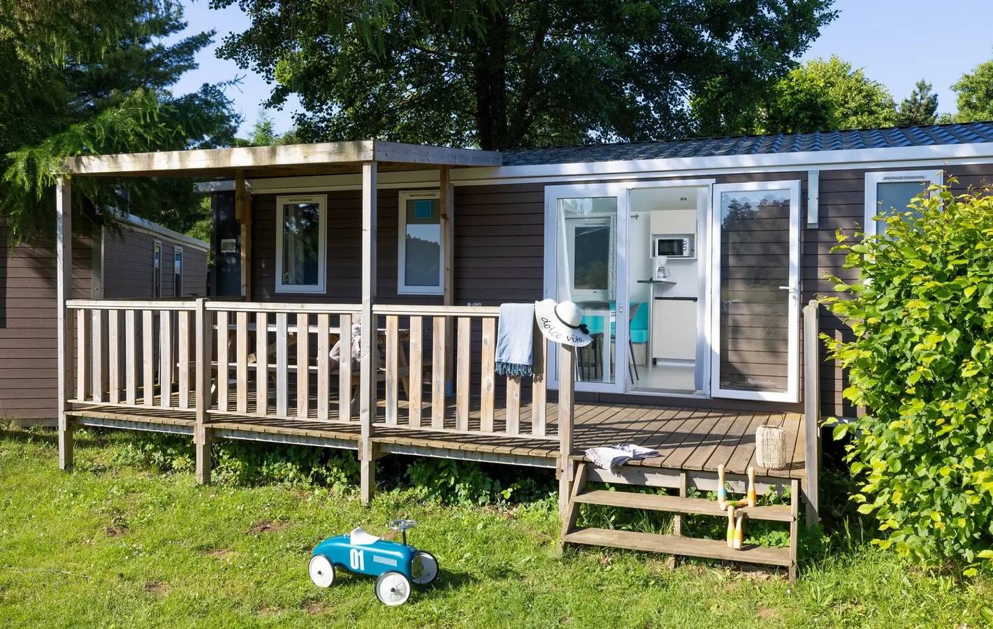 Camping 4 étoiles - Parc aquatique - eeiccg in Murol, Volcans d'Auvergne Regional Nature Park
