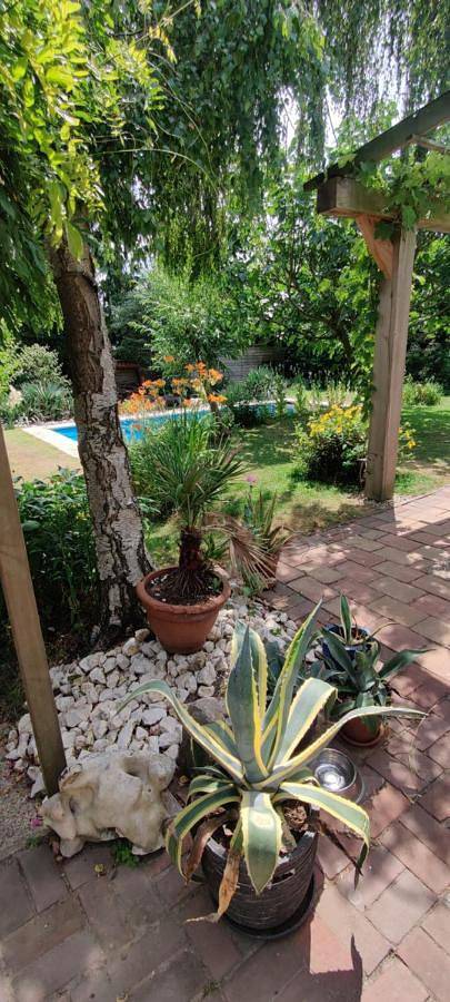 Vakantiewoning voor 2 personen, with uitzicht and terras as well as zwembad and tuin in Tilburg