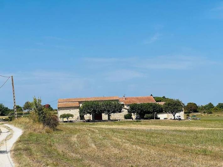 Location de vacances pour 6 personnes, avec piscine ainsi que jacuzzi et jardin à Saint-Hilaire-de-Brethmas - 4