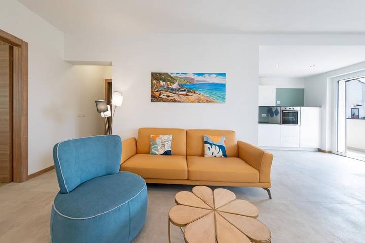Entire apartment, ApartmentsGarda - Residenza Maycol - 4 in Bardolino, Garda Mountains
