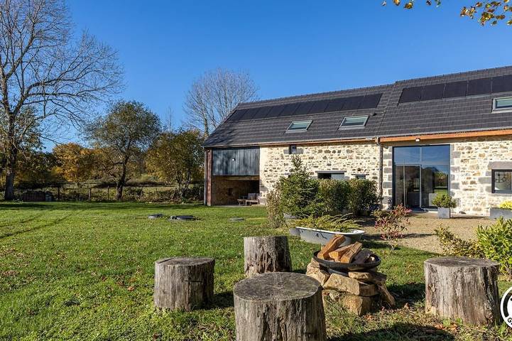 Location de vacances pour 8 personnes, avec jardin dans La Goutelle