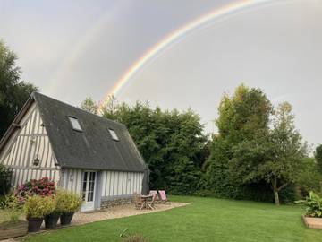 Gîte pour 4 personnes, avec terrasse ainsi que piscine et jardin dans l' Eure
