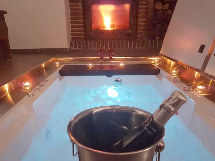 Ferienhaus für 2 Personen, mit Whirlpool und Garten sowie Pool - 1