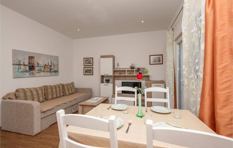 Ganze Ferienwohnung, Charmantes Apartment mit Terrasse, in der Nähe von Makarska und der Küste in Makarska, Makarska Riviera