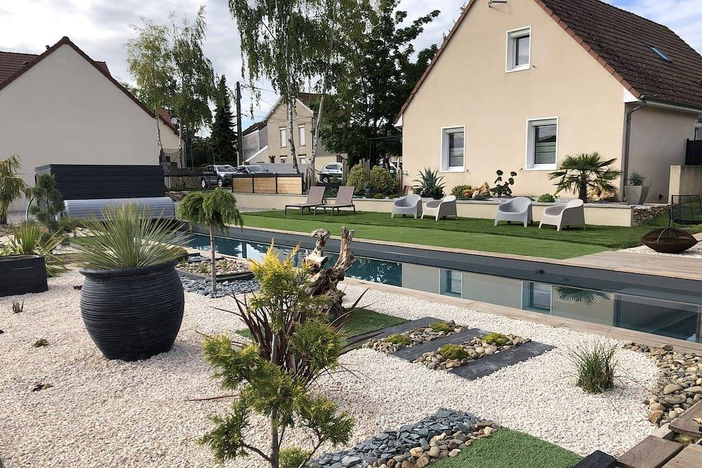 Gite au cœur du vignoble champagne avec jacuzzi in Cœur-de-la-Vallée, Parc naturel régional de la Montagne de Reims